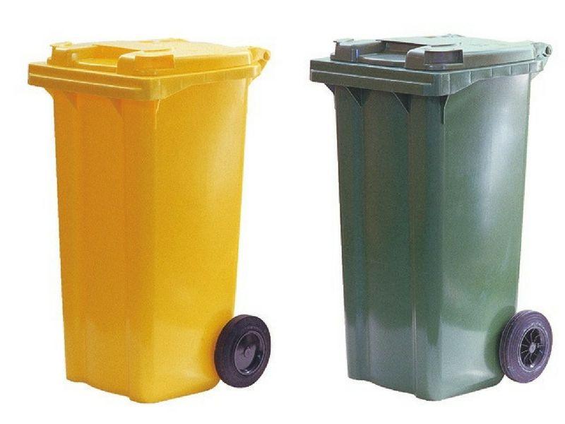 Garbage bins with pedal respecting DIN norm 30740