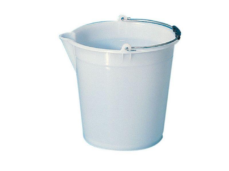 Heavy duty bucket with graduation and pouring lip