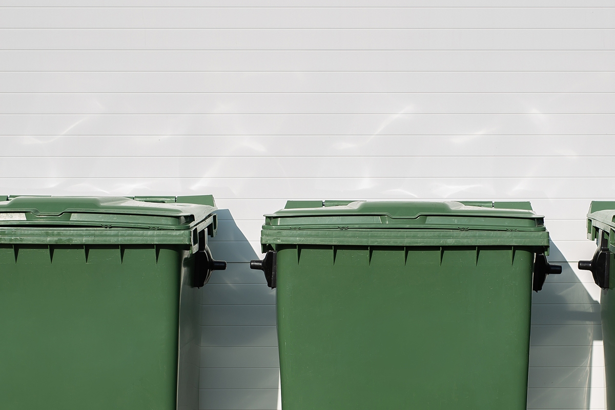 Fornitura all’ingrosso di cassonetti in plastica: soluzioni da 1100 litri per Milano e la Lombardia